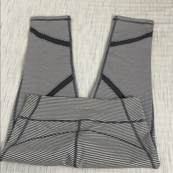 Calvin Klein performance Crop Capri leggings Small - Picture 3 of 7